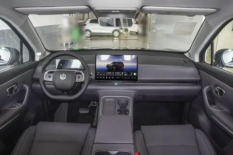 零跑C10冬季怎么开才不“掉链子”？电池+轮胎协同养护实战指南