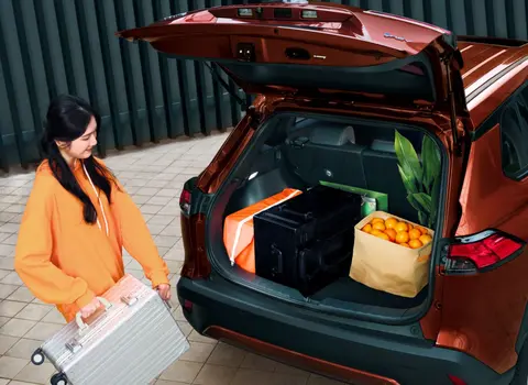 百公里油耗4.56L，10万左右买一汽丰田全新卡罗拉锐放，值吗？