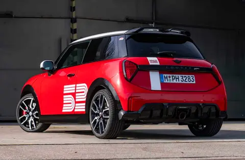 胜利纪念版细节拉满,这台MINI JCW的设计你们喜欢吗?